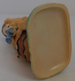 Hard plastic, Hummel stijl beeldje meisje