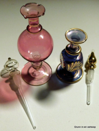 Twee  Egyptische Parfumflesjes