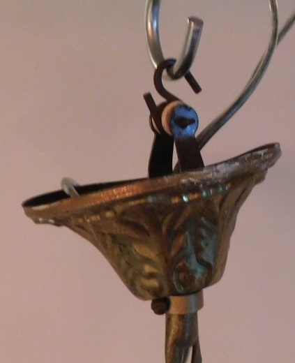 Antieke kroonluchter met glazen pingels