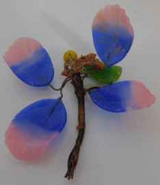 Vier glazen curiosa bloemen.