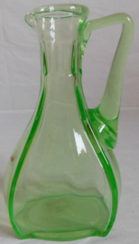 Annagroene olie / azijn schenkkan - Uranium glas.