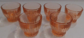 France Art Deco roze persglazen likeur glaasjes