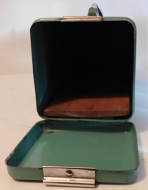 Vintage mintgroene emaille ontbijtkoekblik