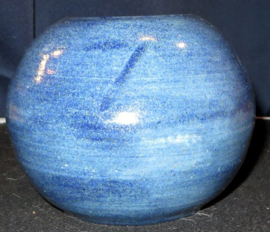 Blauw aardewerk bolvaas, gemerkt