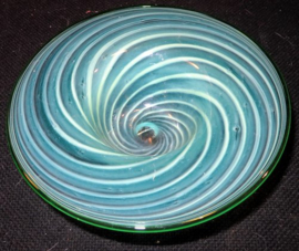 Spiraal vormige glazen Murano sierschaal.