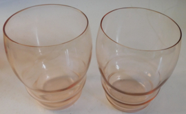 Twee roze / oranje glazen