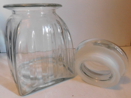 Grote glazen snoeppot of koekjespot