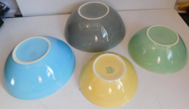 Boch – pastel kleur met nest 4 kommen.