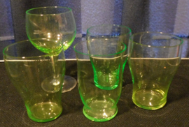 Diverse fel groene glazen
