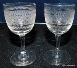 Lotje met zeven antieke glaasjes