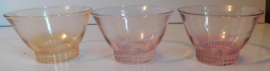 Drie glazen compote schaaltjes