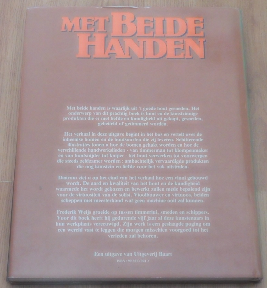 Met beide handen - Uit 't goede hout gesneden