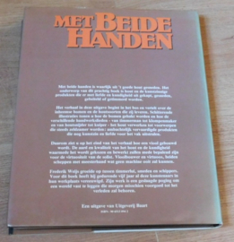 Met beide handen - Uit 't goede hout gesneden