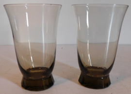 Twee glas met een 16 hoekige voet