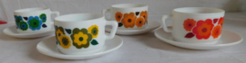 Arcopal France, floral patroon 'Lotus' kop en schotels