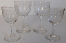 Leerdam glaasjes met gravure Guilloche Grec