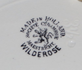 Société Ceramique Maastricht. Decor: Wilderose