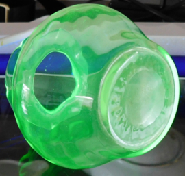 Annagroen vaas /  uranium vase