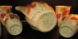 Art Nouveau plateel schenkkan met 6 bekers