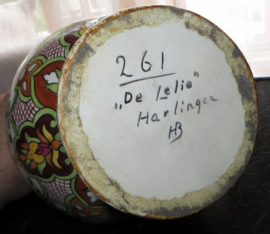 Harlinger aardewerkfabriek ''de Lelie''  - kan / vaas