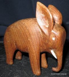 houten decoratie olifant met slagtanden