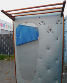 Klassiek compacte garderobewand uit de 50er jaren.