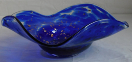 Blauwe design schaal met goud decoratie, 2002