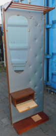 Klassiek compacte garderobewand uit de 50er jaren.