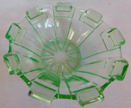 Art Deco groene persglas schalen.