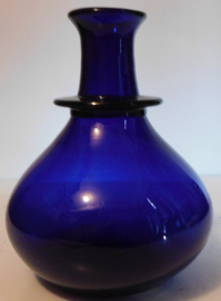 Bristol blauwe 18e -eeuwse blauw glazen fles/karaf