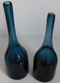 Blauwe glazen design sierfles