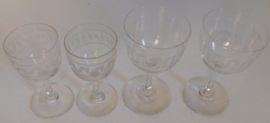 Leerdam glaasjes met gravure Guilloche Grec