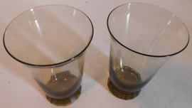 Twee glas met een 16 hoekige voet