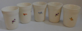 Bekers met florale afbeeldingen