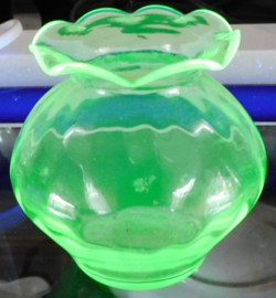 Annagroen vaas /  uranium vase