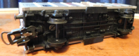 Lima Italy locomotief met twee bijbehorende wagons.