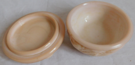 Curt Schlevogt - roze zeepdoos, Decor: Nudes