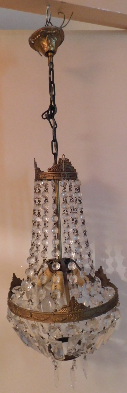 Antieke kroonluchter met glazen pingels