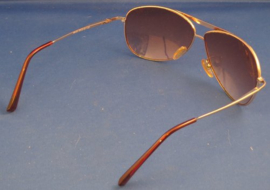 Vintage Ray Ban zonnebril met een goudkleurige montuur