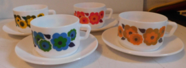 Set Arcopal France 'Lotus' kopjes + schotels