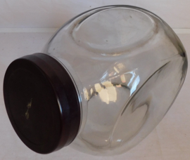 Antiek glazen snoeppot pot met bakeliet deksel.
