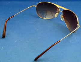 Vintage Ray Ban zonnebril met een goudkleurige montuur