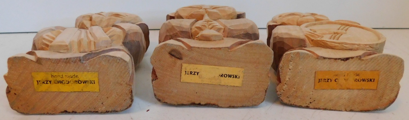 Drie Jerzy Chodorowski houten muzikanten sculpturen