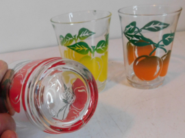 Drie Retro fruitglazen