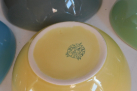 Boch – pastel kleur met nest 4 kommen.