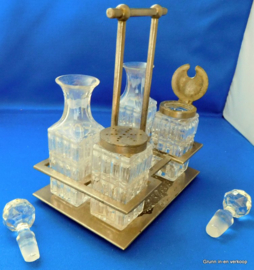 Franse antieke helder glas cruet set.