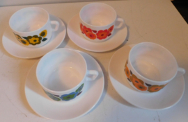 Set Arcopal France 'Lotus' kopjes + schotels