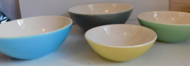 Boch – pastel kleur met nest 4 kommen.
