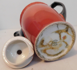 Oude aardewerk koffiekan