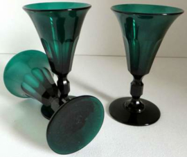 Antieke 19e eeuw emerald groen  'Paraplu' glazen